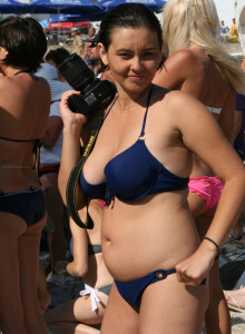 Candid bikini boobs on the beach